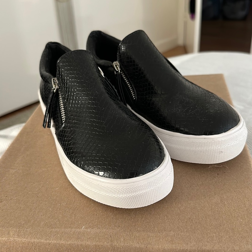 Steve Madden Black Zip Snakeskin Shoes